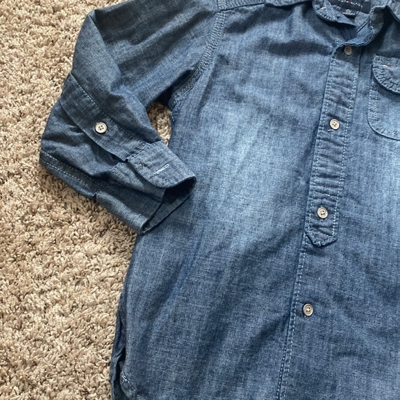 Tommy Hilfiger Chambray Shirt size XS 4-5 - Picture 4 of 6